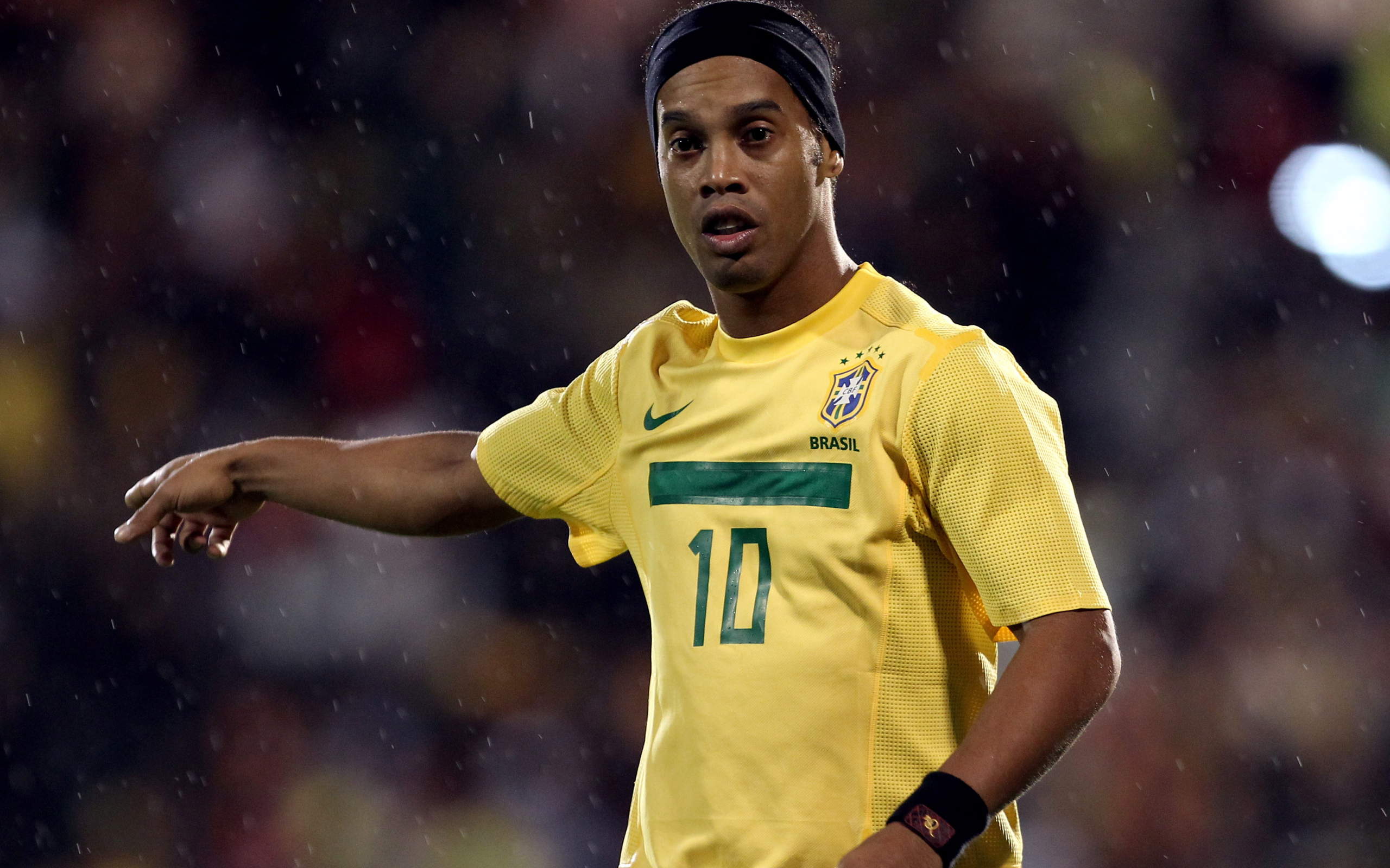 The player of Atletico Mineiro Ronaldinho in brazil's t shirt
