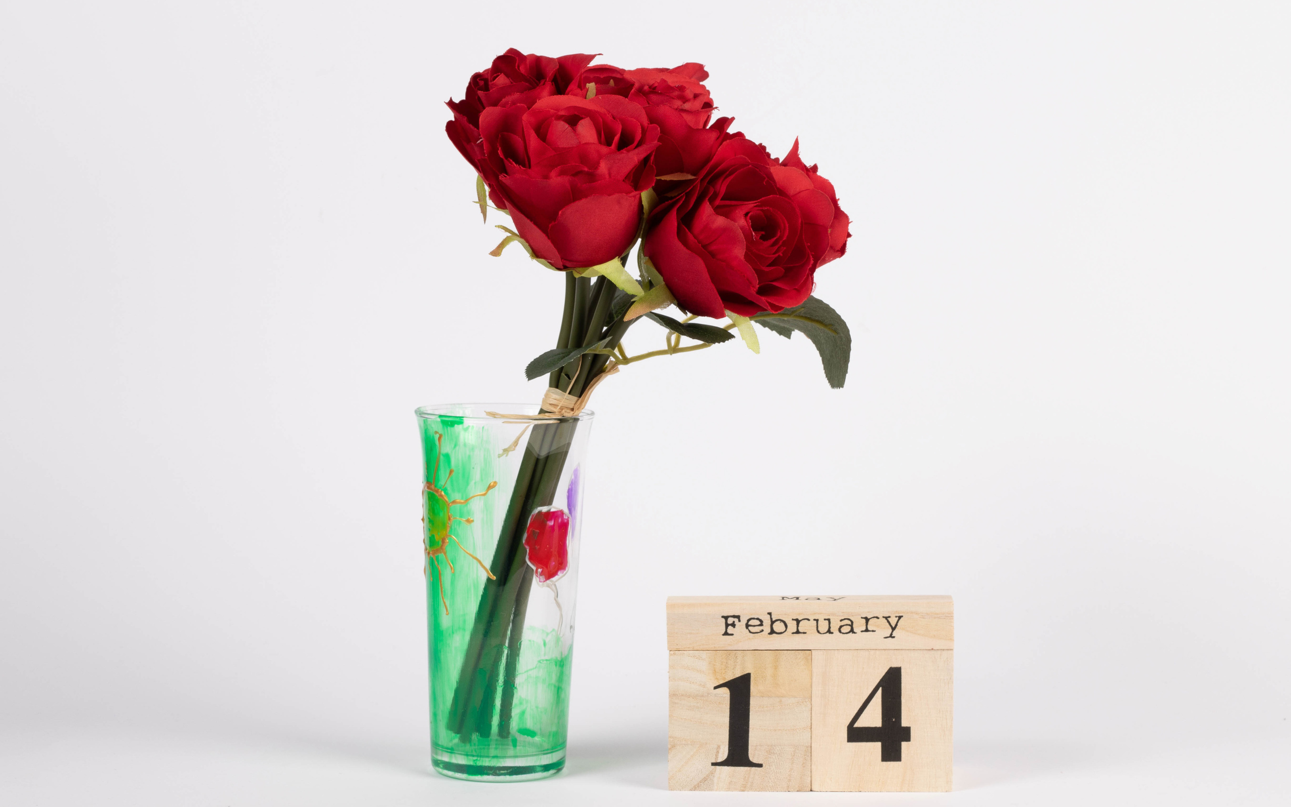 Букет цветов в вазе на 14 февраля день влюбленных 