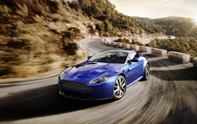 Aston Martin-V8 Vantage S