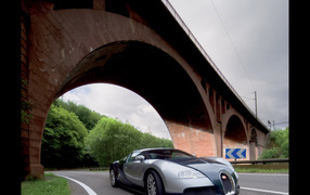 Veyron под мостом