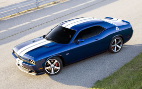 Dodge Challenger синий