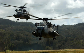 Military aircraft / helicopters
