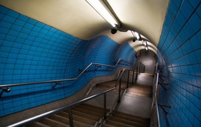 Descent in the metro