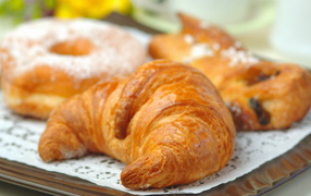  Ичираку рамен Food_Bread_rolls_croissants_Croissant_and_donut_031774_32