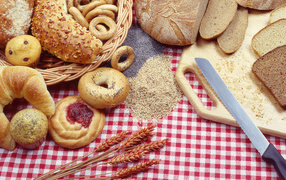 Свежий хлеб и булочки
