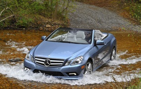 	 Mercedes goes across the river