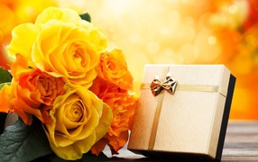 Подарок с желтыми цветами