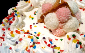 Вкусный торт с кремом на день рождения
