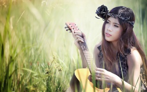 Японская Девушка с гитарой