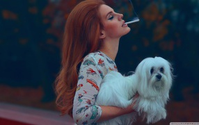 Lana Del Rey with the puppy