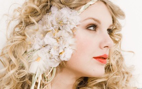 Taylor Swift beauty not of this world