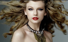Taylor Swift выглядит как Клеопатра