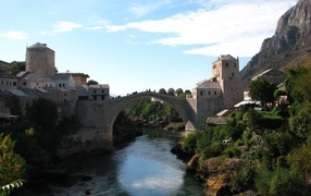 Крепость с мостом через реку