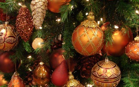 Holiday decorations Christmas tree 2014