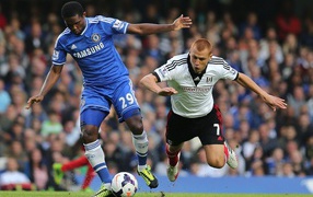 Chelsea Samuel Eto'o is fighting for the ball