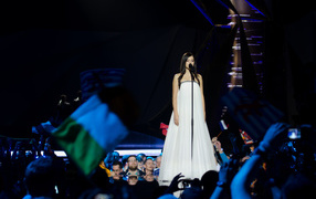 Девушка певица на конкурсе Евровидиния
