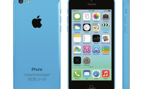 Голубой Iphone 5C на белом фоне