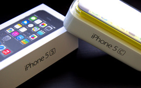 Iphone 5S and Iphone 5C запакованные