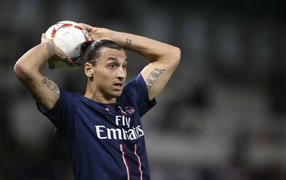The football player of PSG Zlatan Ibrahimovic is throwing a ball