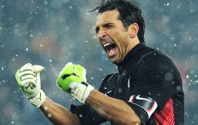 The goalkeeper of Juventus Gianluigi Buffon under the rain