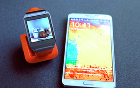 The new Samsung Galaxy Note 3 and Samsung Galaxy Gear smart watches