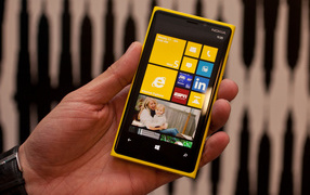 Nokia Lumia 920 в руке