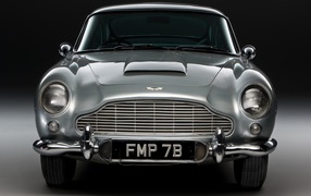 Красивый автомобиль Aston Martin db5