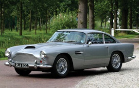 New car Aston Martin db4 