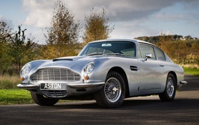 New car Aston Martin db5 