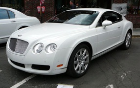 Белый Bentley Continental GT