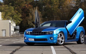 Синий Chevrolet Camaro SS