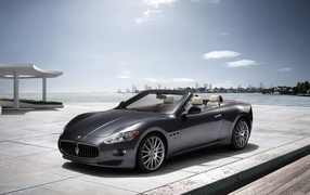 Автомобиль Maserati grancabrio