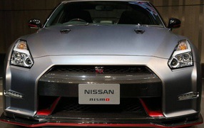 Красивый автомобиль Nissan GT-R Nismo 2014