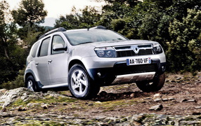 Test drive the car Renault Duster 