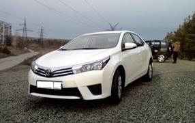 Тест драйв автомобиля Toyota Corolla 2014