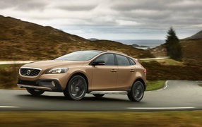 Test drive the car Volvo v40 Cross country 