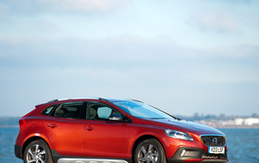 Vehicle Volvo v40 Cross country road 