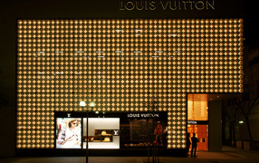 Дорогой бутик Louis Vuitton