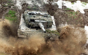 Tank in disguise goes through the mud