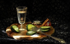 	 A glass of vodka and cucumber