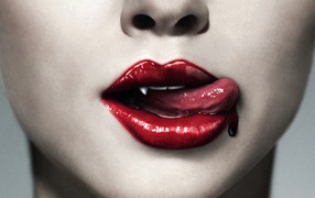Настоящая кровь у девушки вампира