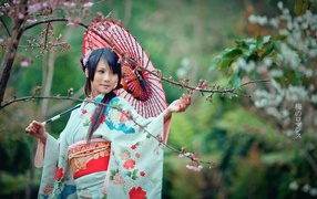 Японка в весеннем саду