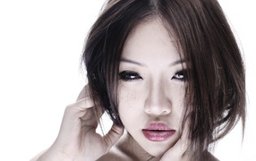 	   An Asian woman with pink lips