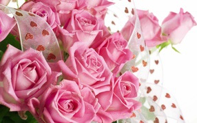 Bouquet of pink roses to girls on March 8