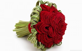Red roses in a beautiful wedding bouquet