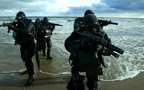 Спецназ на берегу моря