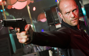 Jason Statham with a gun