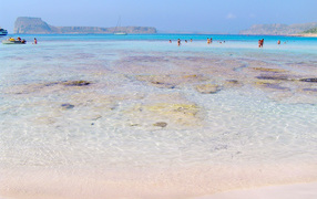Розовый пляж на Крите