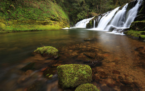 Small waterfalls in Oregon, USA