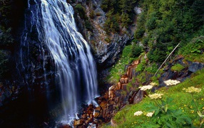 Водопад в горах